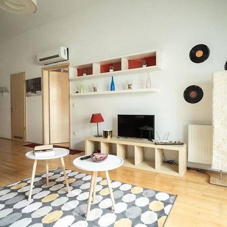 Central Apartment At Gozsdu Court, 60 Sqm, 2 Rooms With 2 Ac, Elevators, Kitchen Budapest Eksteriør bilde