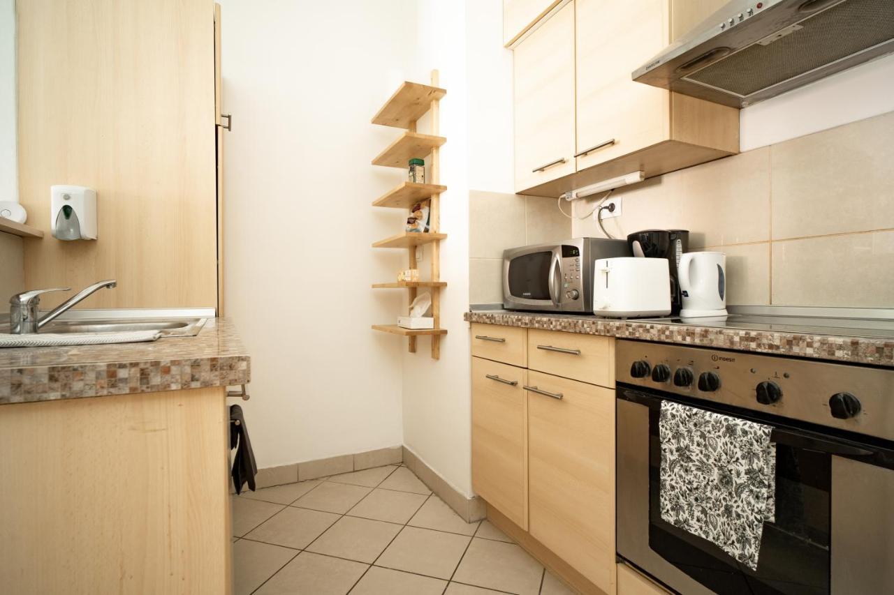 Central Apartment At Gozsdu Court, 60 Sqm, 2 Rooms With 2 Ac, Elevators, Kitchen Budapest Eksteriør bilde